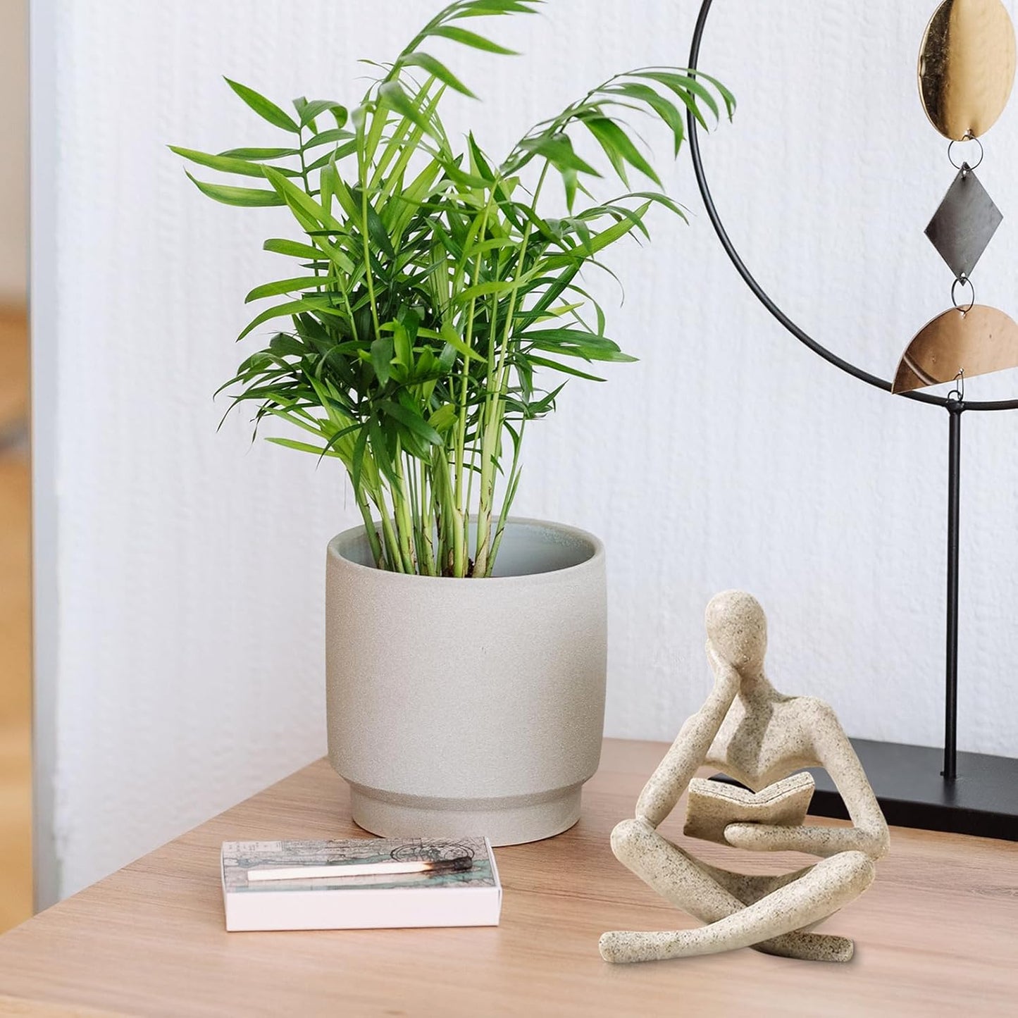 Modern Abstract Reading Figure Sculpture – Minimalist Resin Statue for Home Office Decor