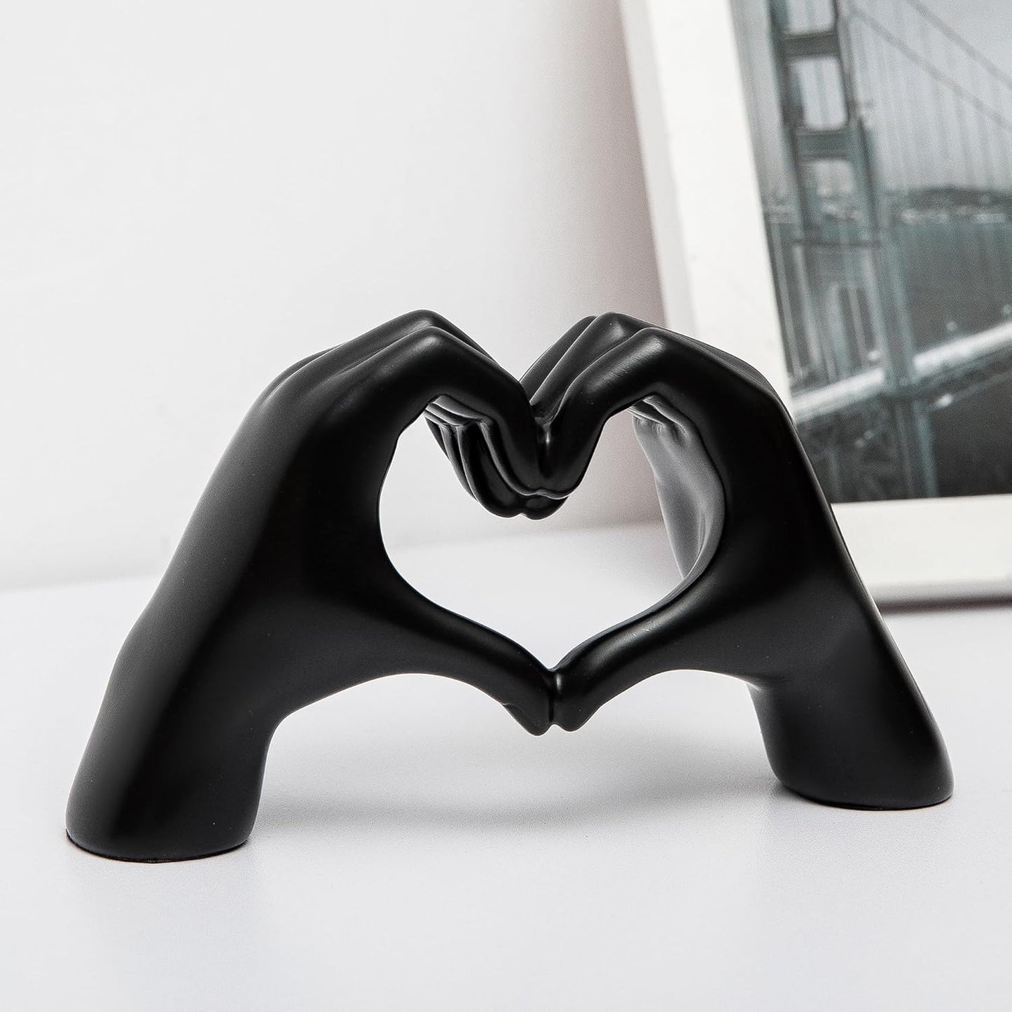 Small Black Heart-Hand Statue – Modern Resin Love Gesture Figurine