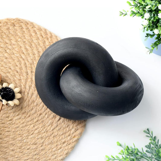 Black Resin Knot Sculpture – Modern Abstract Decorative Loop for Home, Office, or Shelf Décor