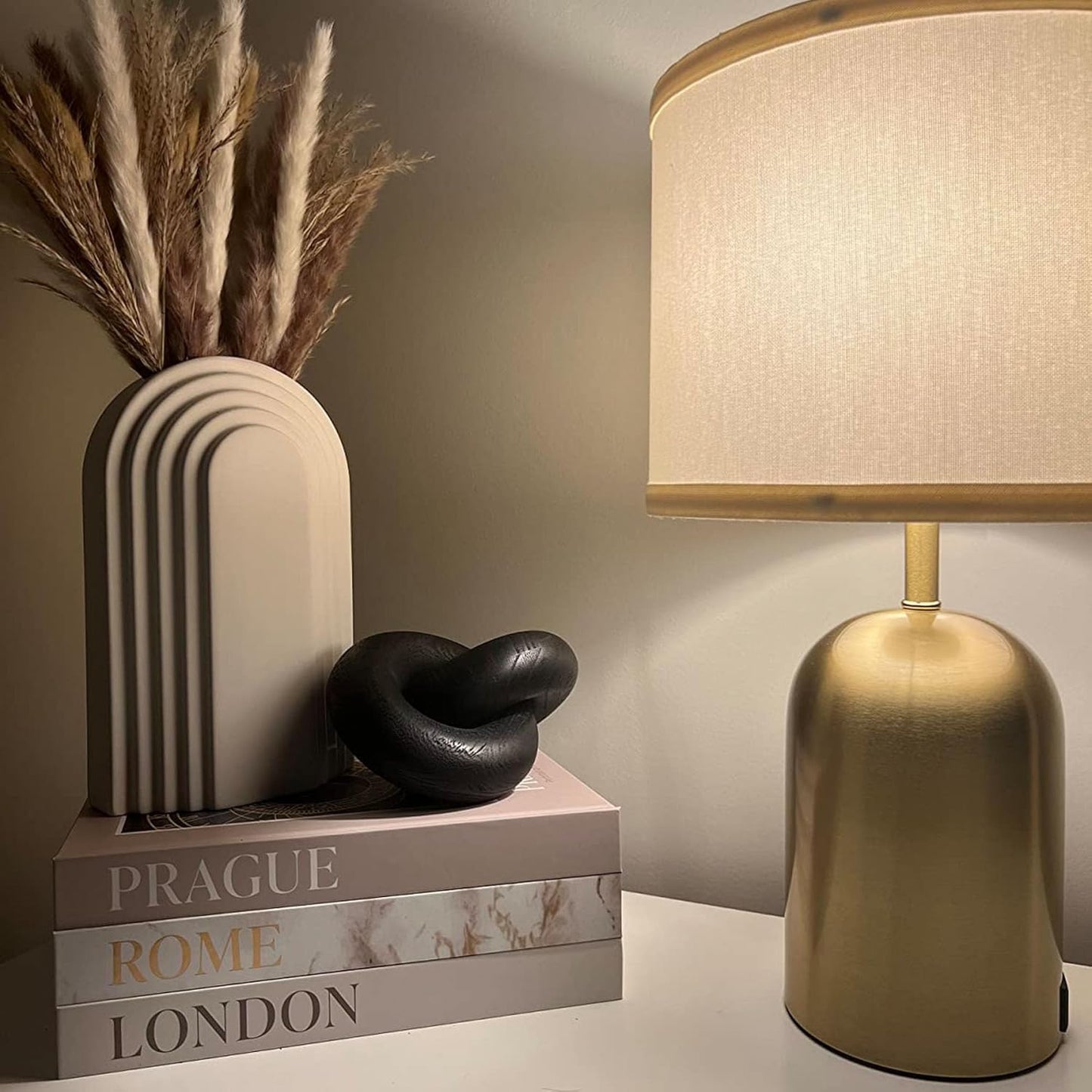 Black Resin Knot Sculpture – Modern Abstract Decorative Loop for Home, Office, or Shelf Décor